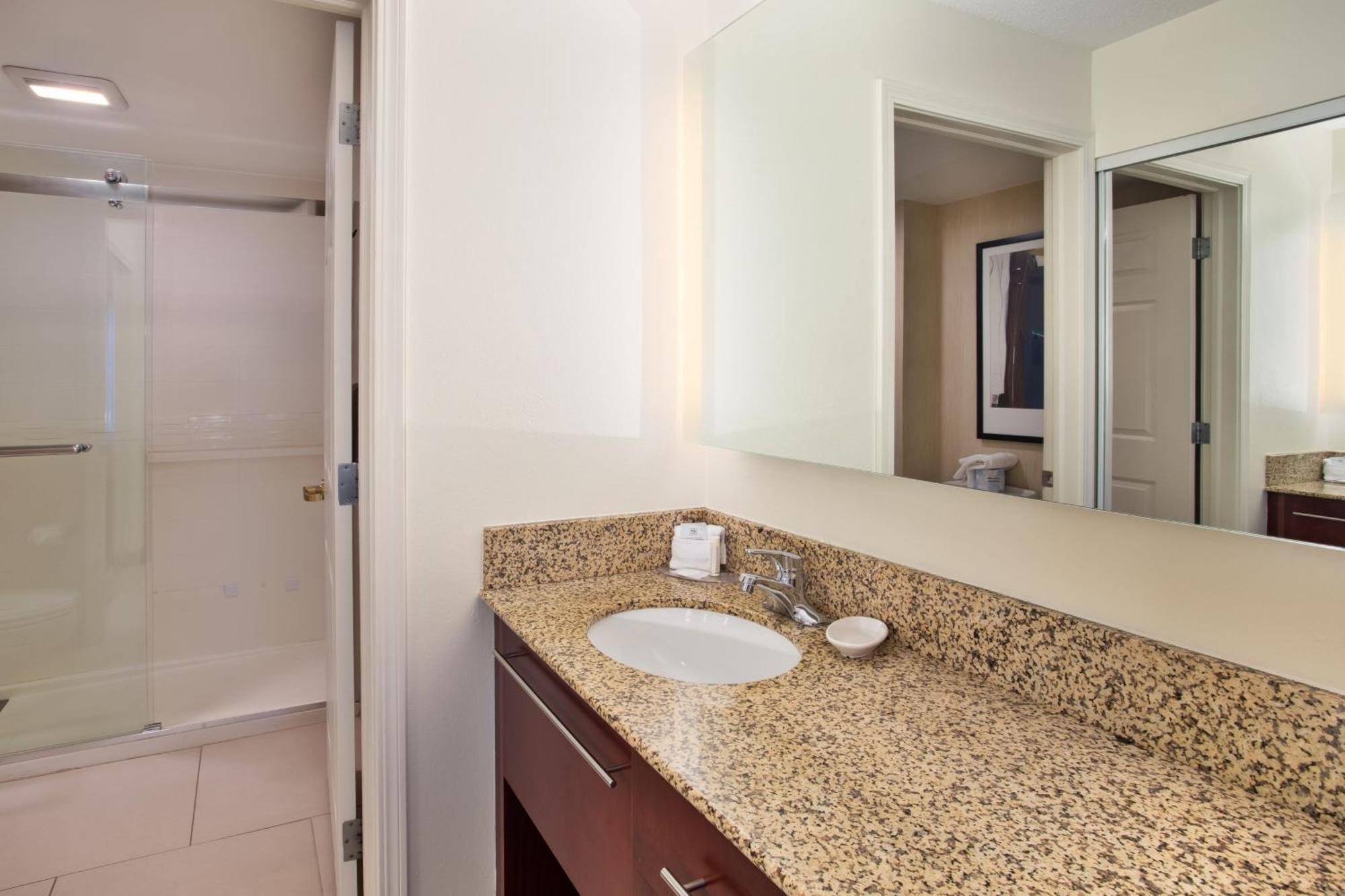 Residence Inn By Marriott Grand Rapids West Грандвилл Экстерьер фото